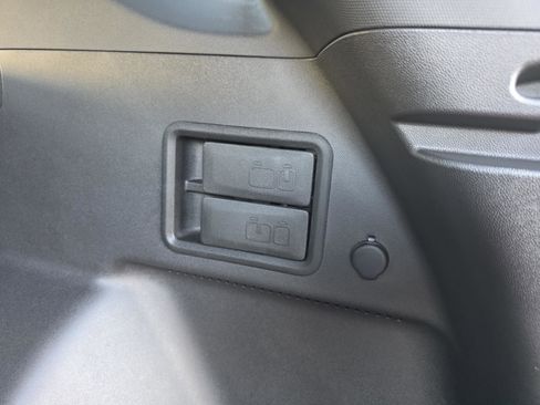 Used 2023 Chevrolet Equinox RS w/ RS Leather Package image 27