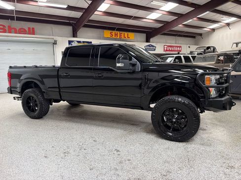 Used 2017 Ford F250 Platinum w/ Platinum Ultimate Package AWD/4WD image 10