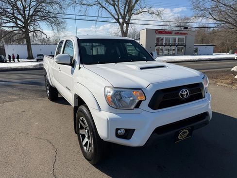 Used 2014 Toyota Tacoma 4x4 Access Cab V6 w/ TRD Sport Package image 3