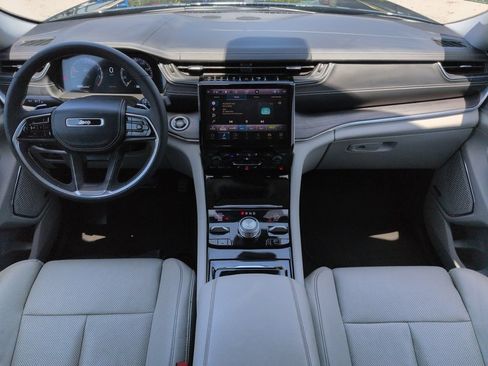 Used 2023 Jeep Grand Cherokee Overland w/ Luxury Tech Group IV AWD/4WD image 15