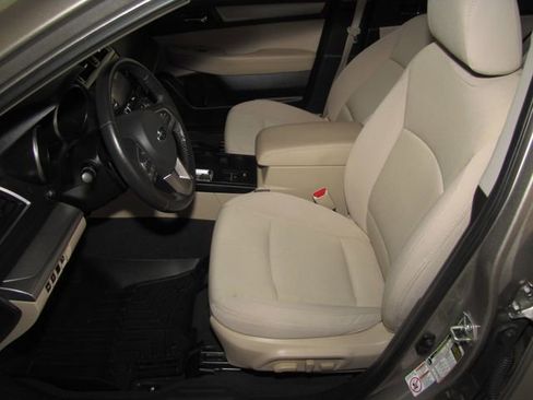 Used 2017 Subaru Legacy 2.5i Premium image 9