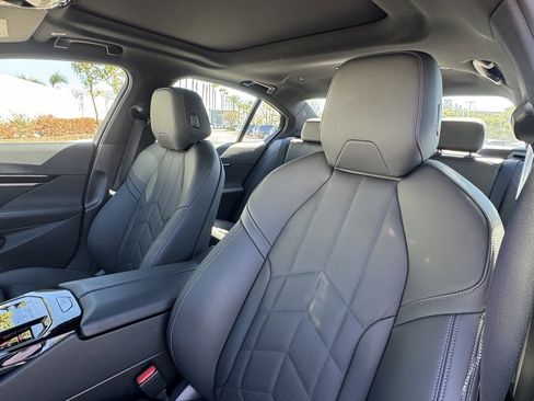 Used 2025 BMW 530i w/ Premium Package image 22