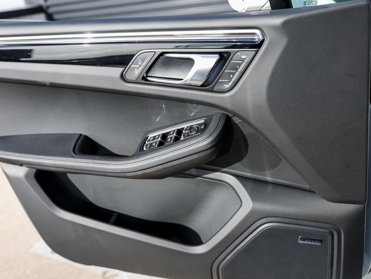 Certified 2026 Porsche Macan AWD/4WD image 23