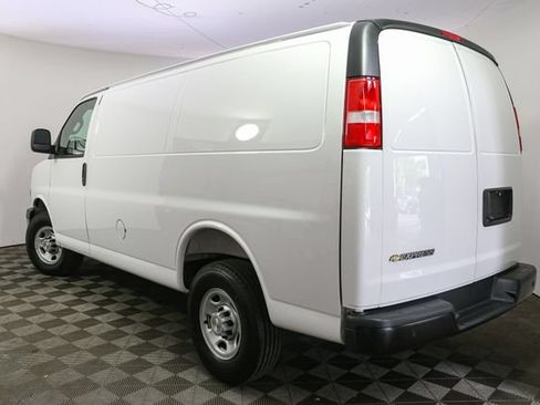 Used 2025 Chevrolet Express 2500 w/ Driver Convenience Package RWD image 7
