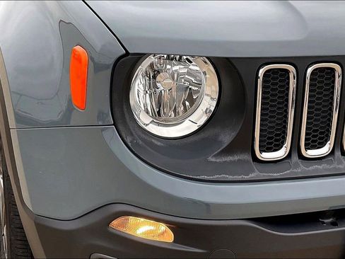 Used 2017 Jeep Renegade Latitude w/ Cold Weather Group AWD/4WD image 28