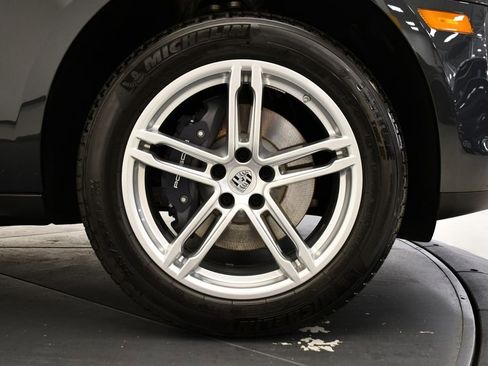 Certified 2025 Porsche Macan Turbo AWD/4WD image 19