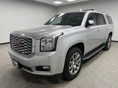 Used 2020 GMC Yukon XL Denali image 3