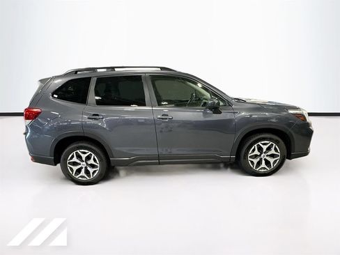 Used 2020 Subaru Forester Premium AWD/4WD image 4