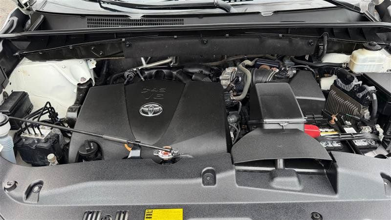 Used 2019 Toyota Highlander Limited AWD/4WD image 9