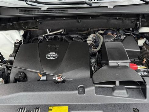 Used 2019 Toyota Highlander Limited AWD/4WD image 9