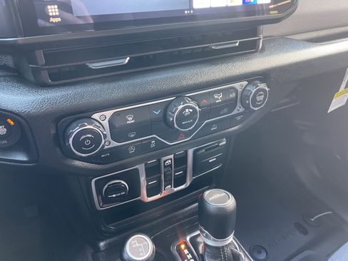 New 2026 Jeep Gladiator Sport AWD/4WD image 31