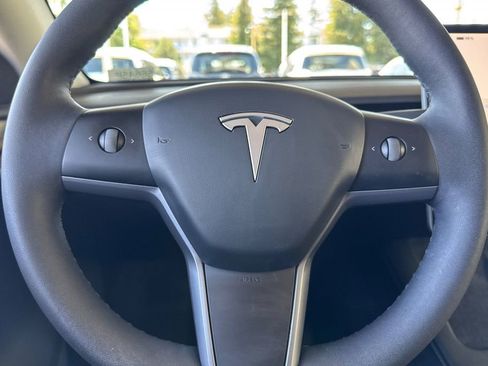 Used 2025 Tesla Model Y Long Range RWD image 22