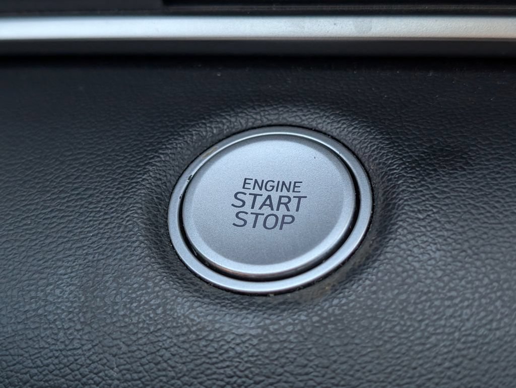 Used 2021 Hyundai Elantra SEL w/ Convenience + Premium Package FWD image 24