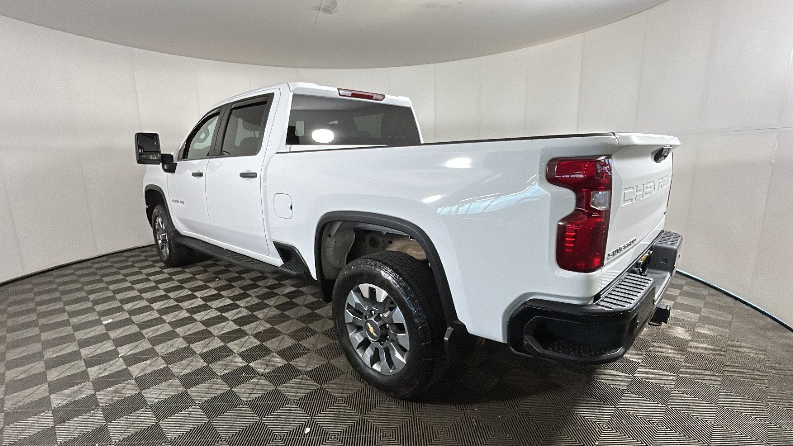 Used 2024 Chevrolet Silverado 2500 Custom w/ Custom Value Package AWD/4WD image 5