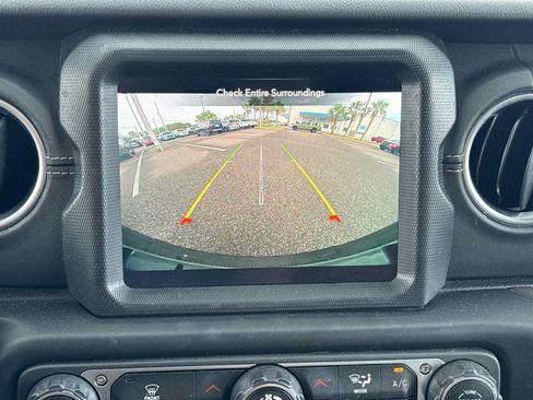 Used 2023 Jeep Wrangler Unlimited Sahara AWD/4WD image 12