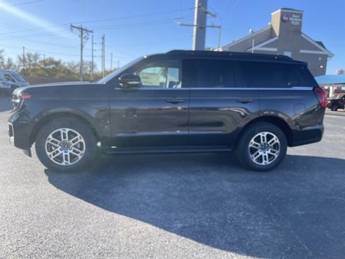 New 2025 Ford Expedition Active image 1
