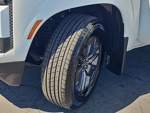 Used 2025 Nissan Frontier SV RWD image 34