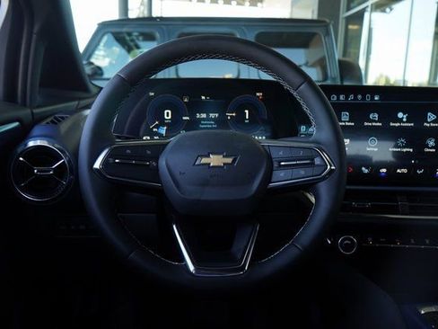 New 2025 Chevrolet Equinox EV LT image 16