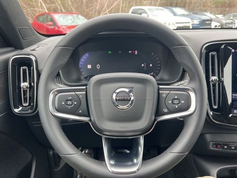 Certified 2025 Volvo XC40 B5 Ultra AWD/4WD image 31