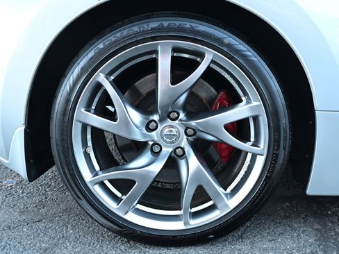 Used 2014 Nissan 370Z Touring w/ Sport Package image 38