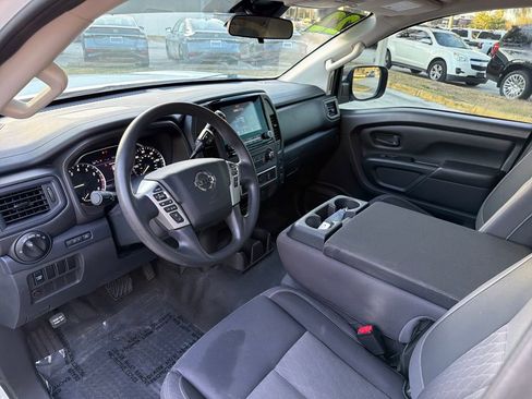 Used 2022 Nissan Titan S image 12