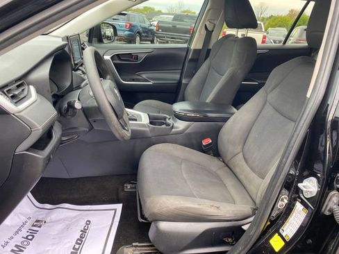 Used 2021 Toyota RAV4 LE FWD image 14