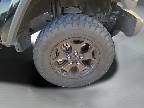 Used 2023 Jeep Gladiator Sport AWD/4WD image 5