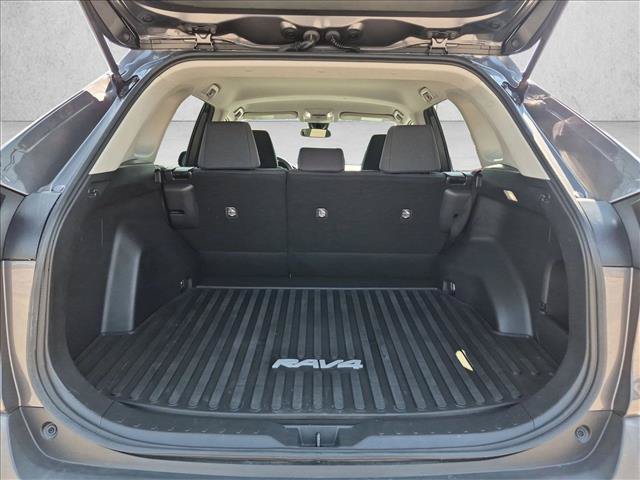 Used 2022 Toyota RAV4 LE AWD/4WD image 6