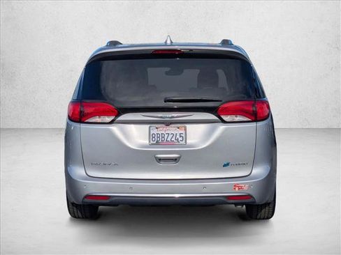 Used 2017 Chrysler Pacifica Platinum FWD image 7