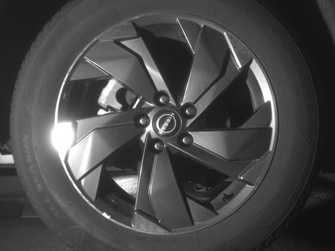 Used 2025 Nissan Rogue SV FWD image 15