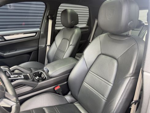 Certified 2023 Porsche Cayenne Platinum Edition AWD/4WD image 5