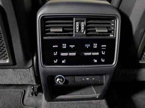 Used 2024 Porsche Cayenne Coupe image 36