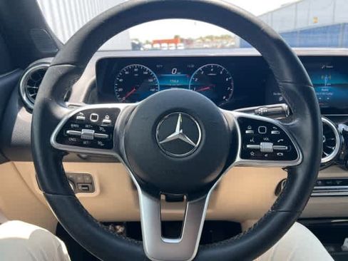 Used 2022 Mercedes-Benz GLB 250 w/ Premium Package Lite image 25