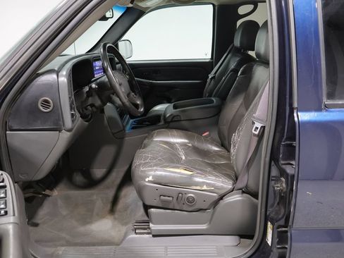 Used 2004 Chevrolet Avalanche 4x4 w/ Preferred Equipment Group image 12