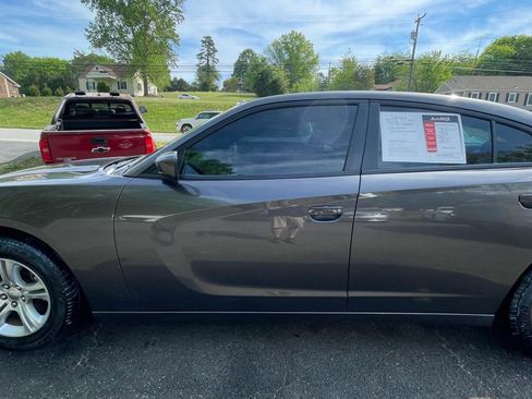 Used 2022 Dodge Charger SXT image 3