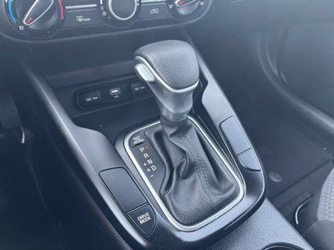 Used 2025 Kia Soul LX w/ LX Technology Package FWD image 36