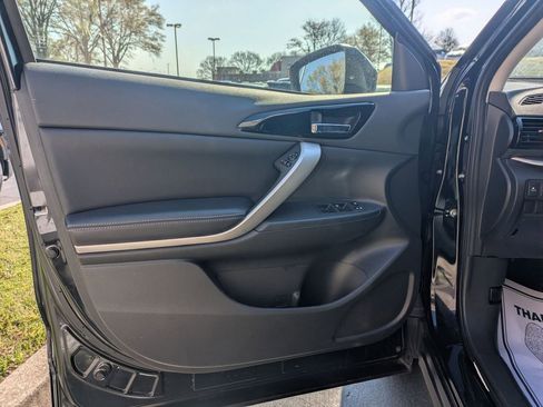 Used 2025 Mitsubishi Eclipse Cross SE image 11