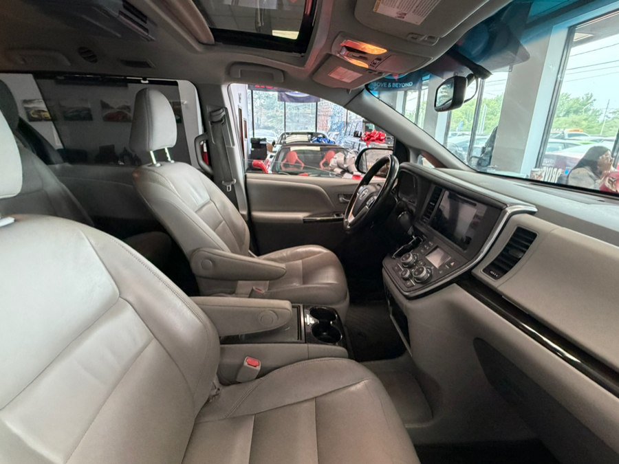 Used 2016 Toyota Sienna XLE w/ XLE Navigation Package AWD/4WD image 53