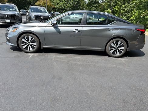 Used 2021 Nissan Altima 2.5 SV w/ SV Premium Package FWD image 4
