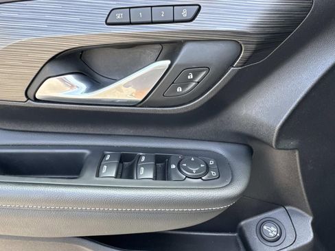 Used 2024 GMC Terrain SLT w/ Elevation Edition image 18