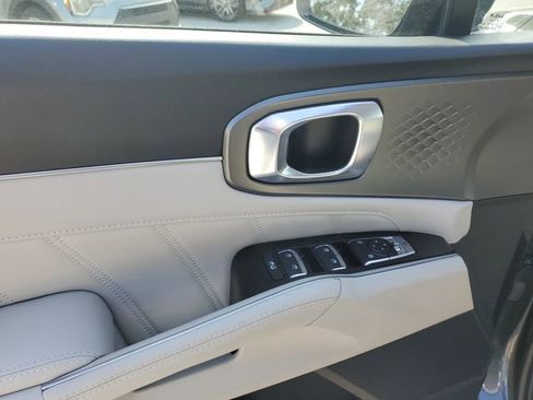 Certified 2023 Kia Sorento SX image 19