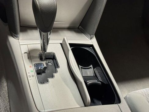 Used 2010 Toyota Camry LE FWD image 13