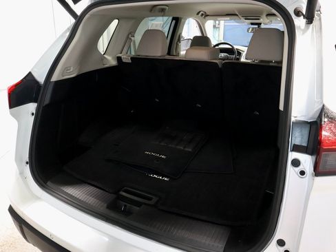 Certified 2025 Nissan Rogue SV image 14