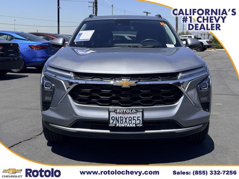 Used 2024 Chevrolet Trax LT w/ Driver Confidence Package FWD image 2