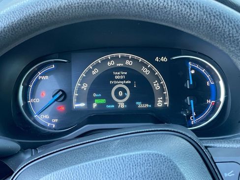 Used 2025 Toyota RAV4 LE image 39