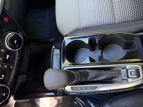 Used 2025 Chevrolet Trax LT image 36