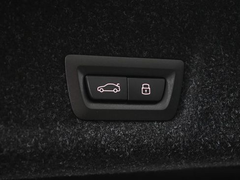 New 2026 BMW 330i xDrive Sedan w/ Convenience Package image 39