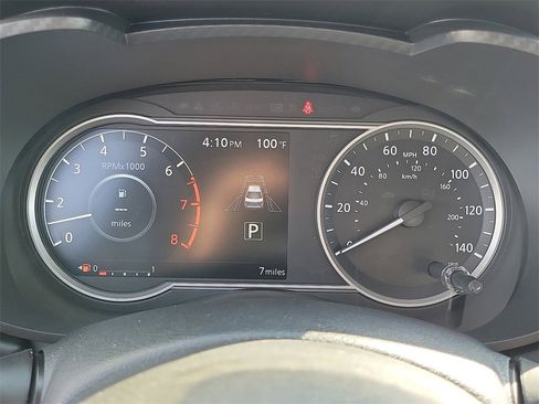 New 2025 Nissan Versa SR w/ Trunk Package image 8