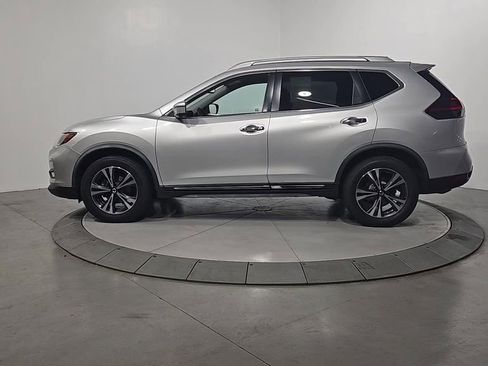 Used 2018 Nissan Rogue SL image 2
