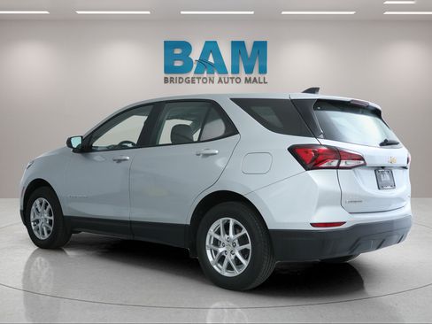 Certified 2022 Chevrolet Equinox LS AWD/4WD image 5